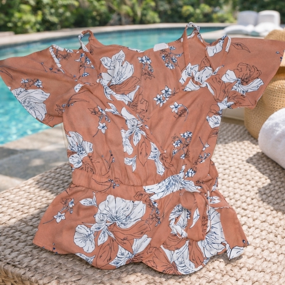 Sienna Sky Rust and White Top